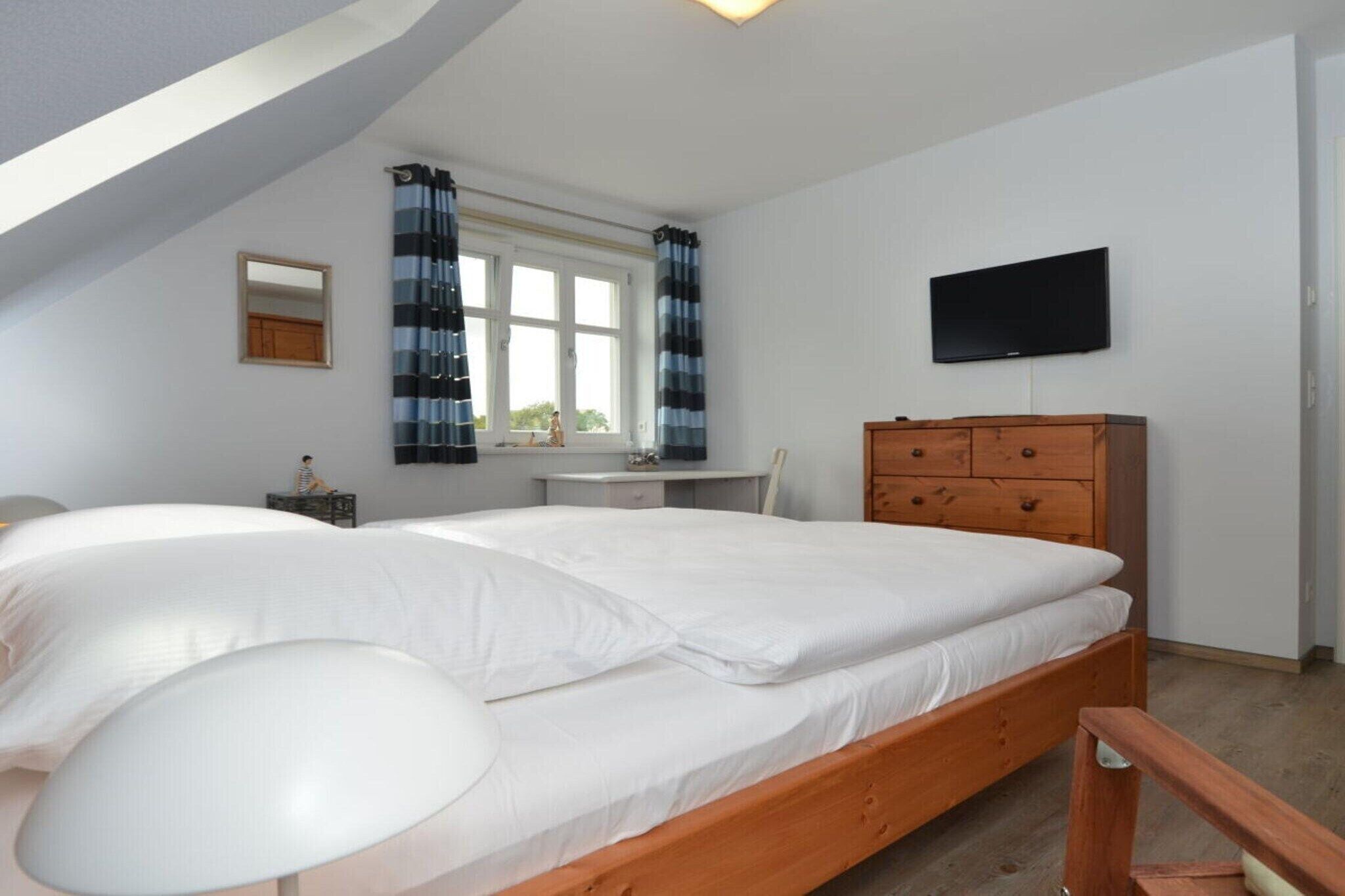 4 bedrooms, iron/ironing board, free WiFi