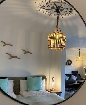 2 chambres, bureau, fer et planche à repasser, lit parapluie