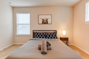 4 Schlafzimmer, Schreibtisch, Bügeleisen/Bügelbrett, WLAN