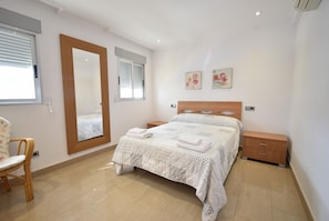 3 bedrooms, iron/ironing board, bed sheets