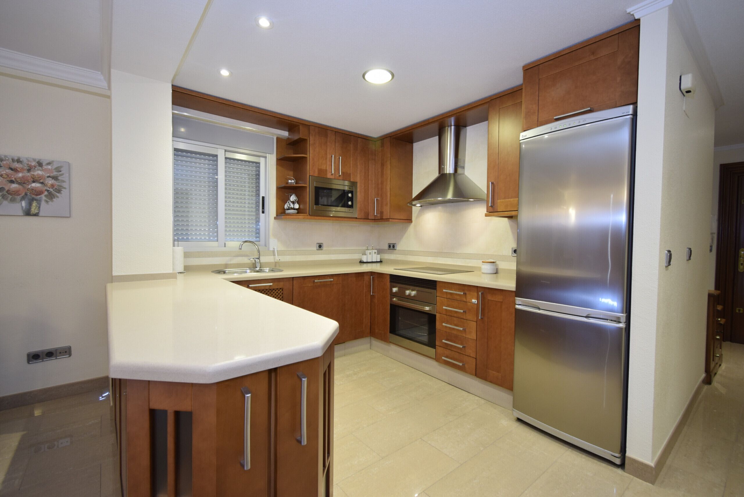 Réfrigérateur, micro-ondes, four, cafetière/bouilloire