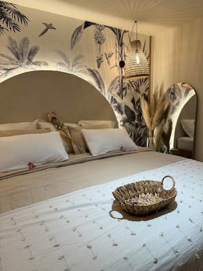 1 bedroom, travel cot, WiFi, bed sheets