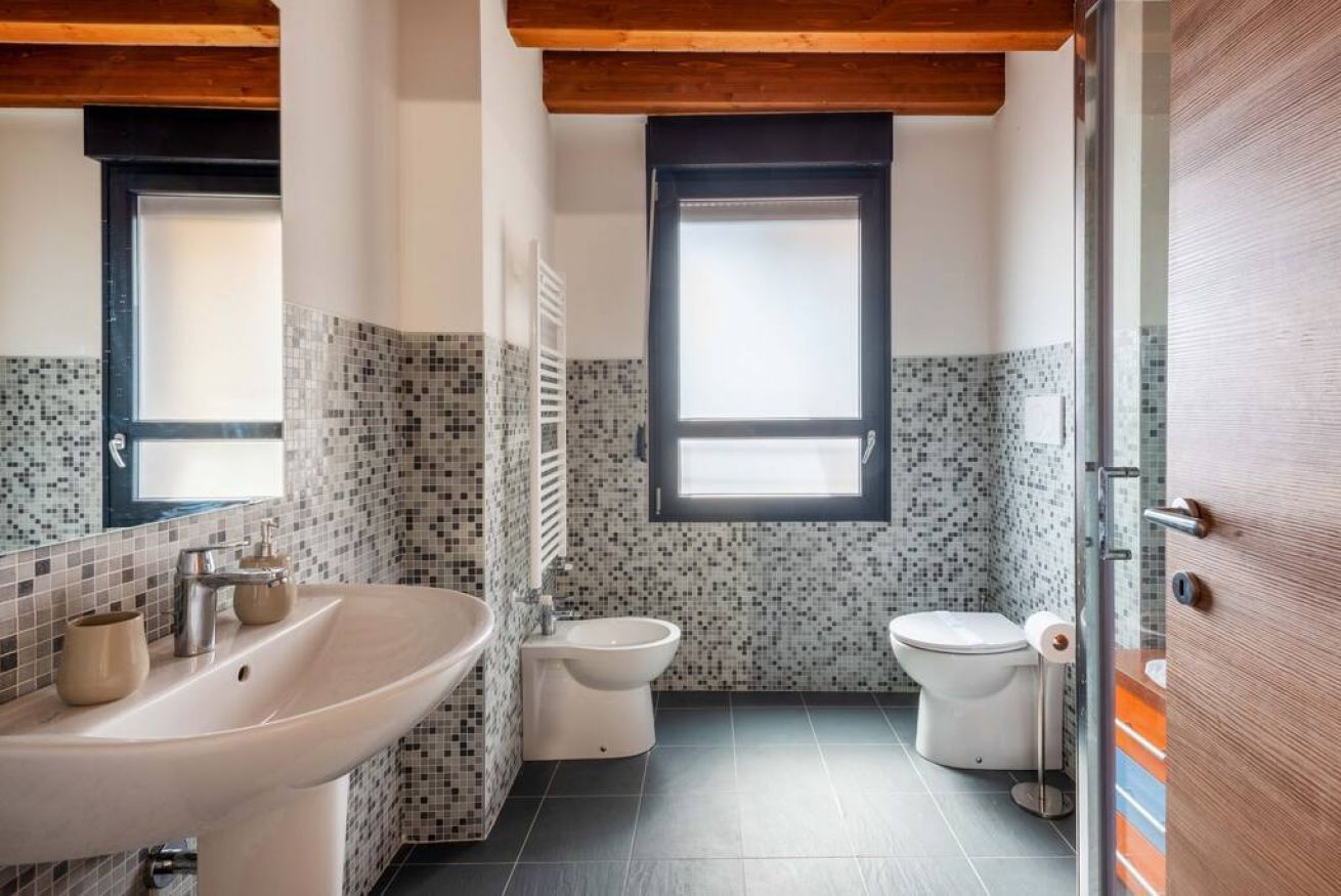 Dusche, Haartrockner, Bidet, Handtücher