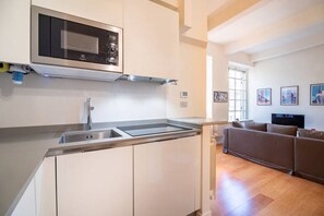 冷蔵庫、電子レンジ、コンロ、食器洗い機