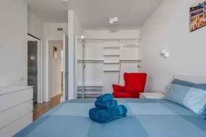 2 bedrooms, iron/ironing board, WiFi