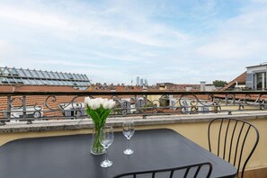 Outdoor dining - Easy Life - Splendid luxury penthouse with terrace in Porta Garibaldi (Milano)