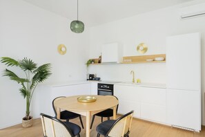 Fridge, microwave, oven, stovetop - Easylife - Romantic flat on Navigli river (Milano)