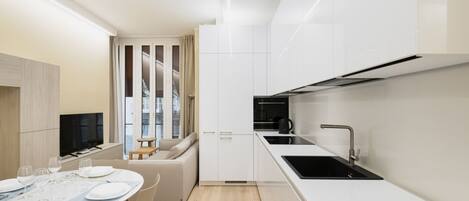 Fridge, microwave, stovetop, dishwasher