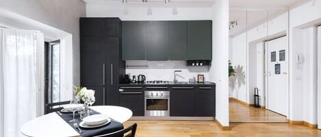 Réfrigérateur, four, plaque de cuisson, lave-vaisselle