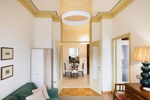 TV - Easylife - Classy abode in the Conciliazione area (Milano)