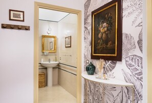 Shower, bidet, towels