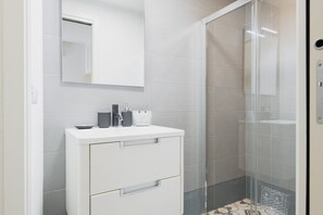 Dusj, bidé og håndklær