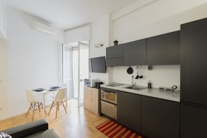 Fridge, oven, stovetop, dishwasher