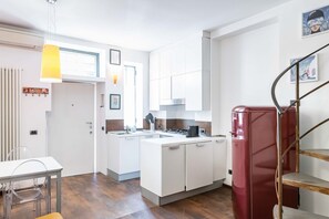 Kühlschrank, Ofen, Herdplatte, Geschirrspüler