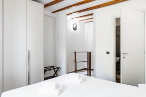 1 bedroom, iron/ironing board, WiFi, bed sheets - Easylife - Enchanting apartment on the Navigli (Milano)