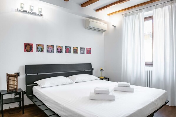 1 bedroom, iron/ironing board, WiFi, bed sheets - Easylife - Enchanting apartment on the Navigli (Milano)