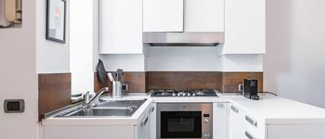 Geladeira, fogão, cooktop, lava-louças