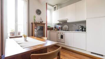 Fridge, stovetop, coffee/tea maker, cookware/dishes/utensils