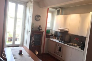 Fridge, stovetop, coffee/tea maker, cookware/dishes/utensils