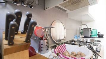 Fridge, stovetop, coffee/tea maker, cookware/dishes/utensils