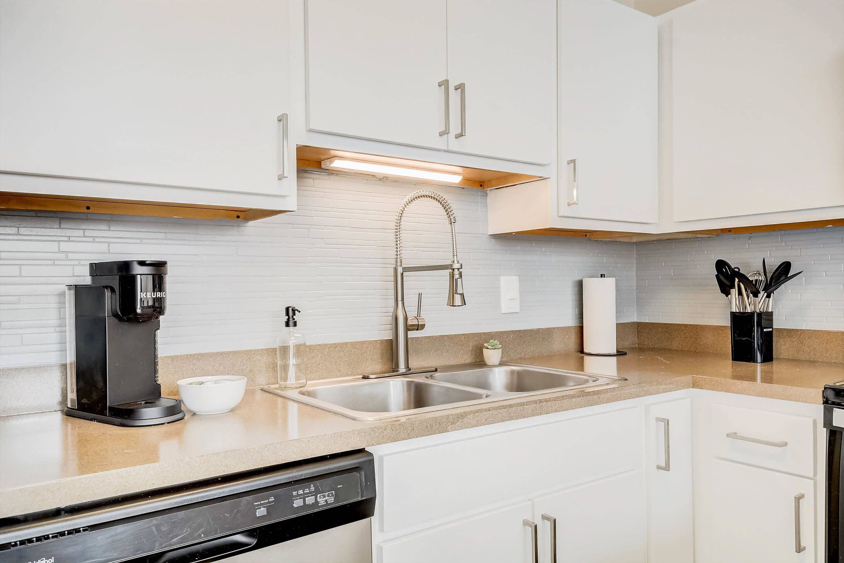 雪櫃、微波爐、焗爐、爐具