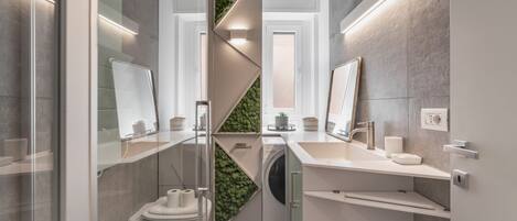 Douche, articles de toilette gratuits, sĂšche-cheveux, bidet