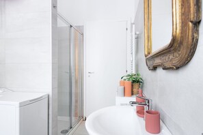 Bruser, hårtørrer, bidet