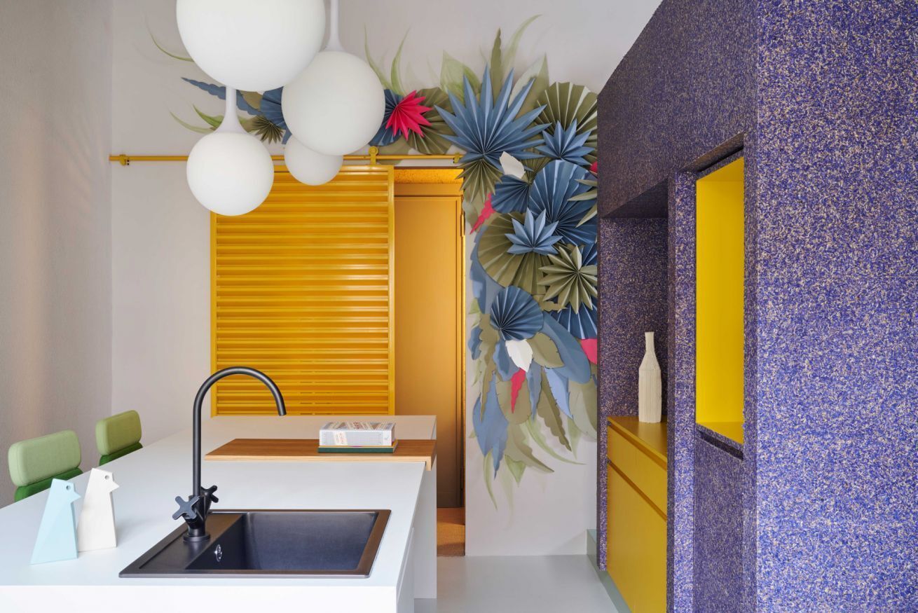 Een koelkast, een magnetron, een kookplaat