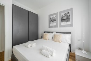 1 bedroom, iron/ironing board, WiFi, bed sheets - Easylife - Modern haven few steps from Duomo (Milano)