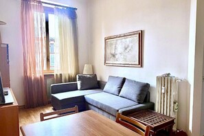 TV - Easylife - Cozy flat with balcony (Milano)