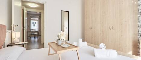 1 slaapkamer, een strijkplank/strijkijzer, wifi, beddengoed