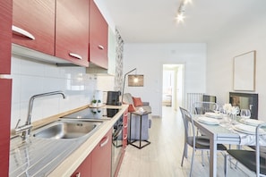 Fridge, oven, stovetop, dishwasher