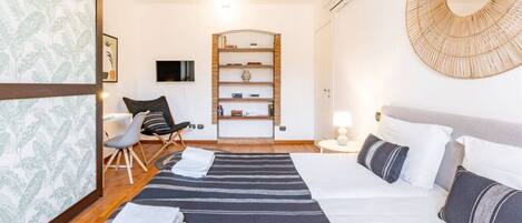 2 chambres, fer et planche à repasser, Wi-Fi, draps fournis