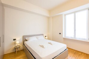 1 habitación, escritorio, tabla de planchar con plancha y wifi 