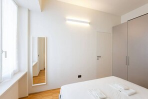 1 chambre, bureau, fer et planche à repasser, Wi-Fi