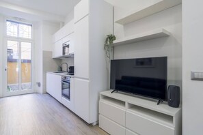 Fridge, oven, stovetop, dishwasher - Easylife - Cozy and chic flat in Risorgimento area (Milano)