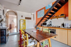 Fridge, oven, spices