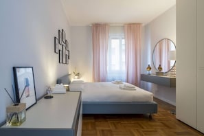 1 habitación, tabla de planchar con plancha, wifi y ropa de cama 