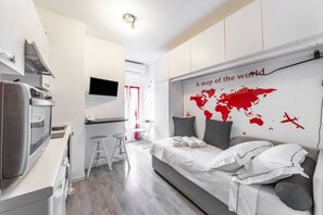 Interior - Easylife - Functional and cozy studio apartment in the heart of the Navigli (Milano)