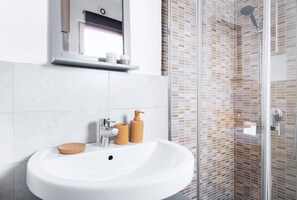 Bruser, hårtørrer, bidet