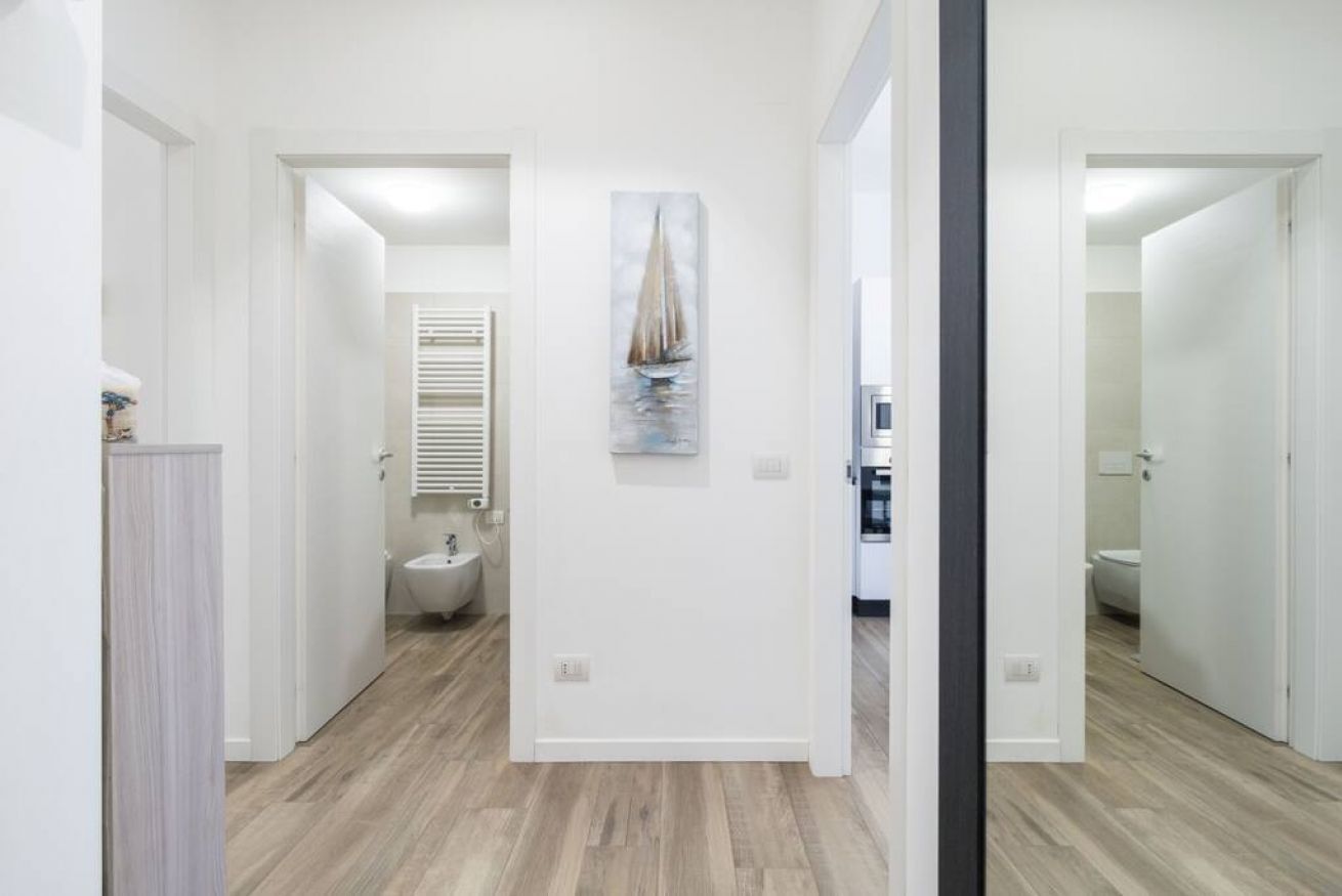 Bruser, hårtørrer, bidet, håndklæder