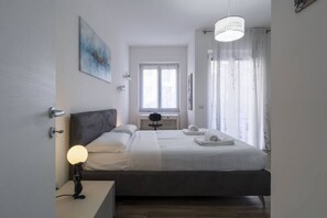 1 bedroom, desk, iron/ironing board, WiFi