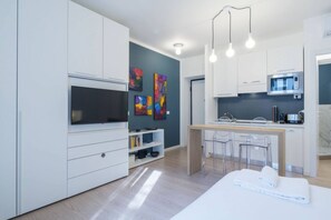 Iron/ironing board, WiFi, bed sheets