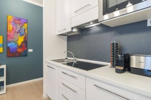 Fridge, microwave, stovetop, dishwasher