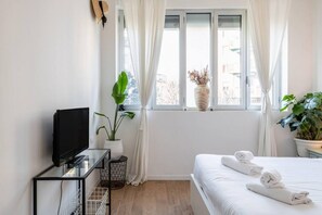 1 bedroom, iron/ironing board, WiFi, bed sheets - Easylife - Charming one-bedroom apartment few steps from Naviglio Martesana (Milano)