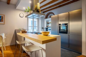 Fridge, microwave, oven, stovetop