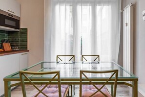 Dining - Easylife - Comfortable and cozy apartment near Central Station and Porta Venezia (Milano)