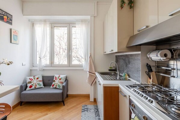 Fridge, microwave, oven, stovetop