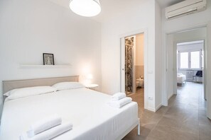 4 habitaciones, tabla de planchar con plancha, wifi y ropa de cama 