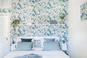 1 bedroom, desk, WiFi, bed sheets